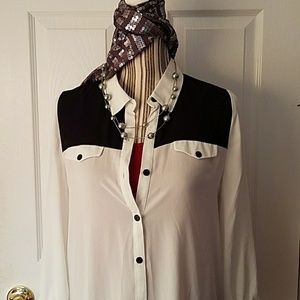 Womens blouse. Like new.
